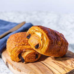 Pre-Baked Pain au Chocolat pure beurre, mini 10 x 30g - Les Gastronomes